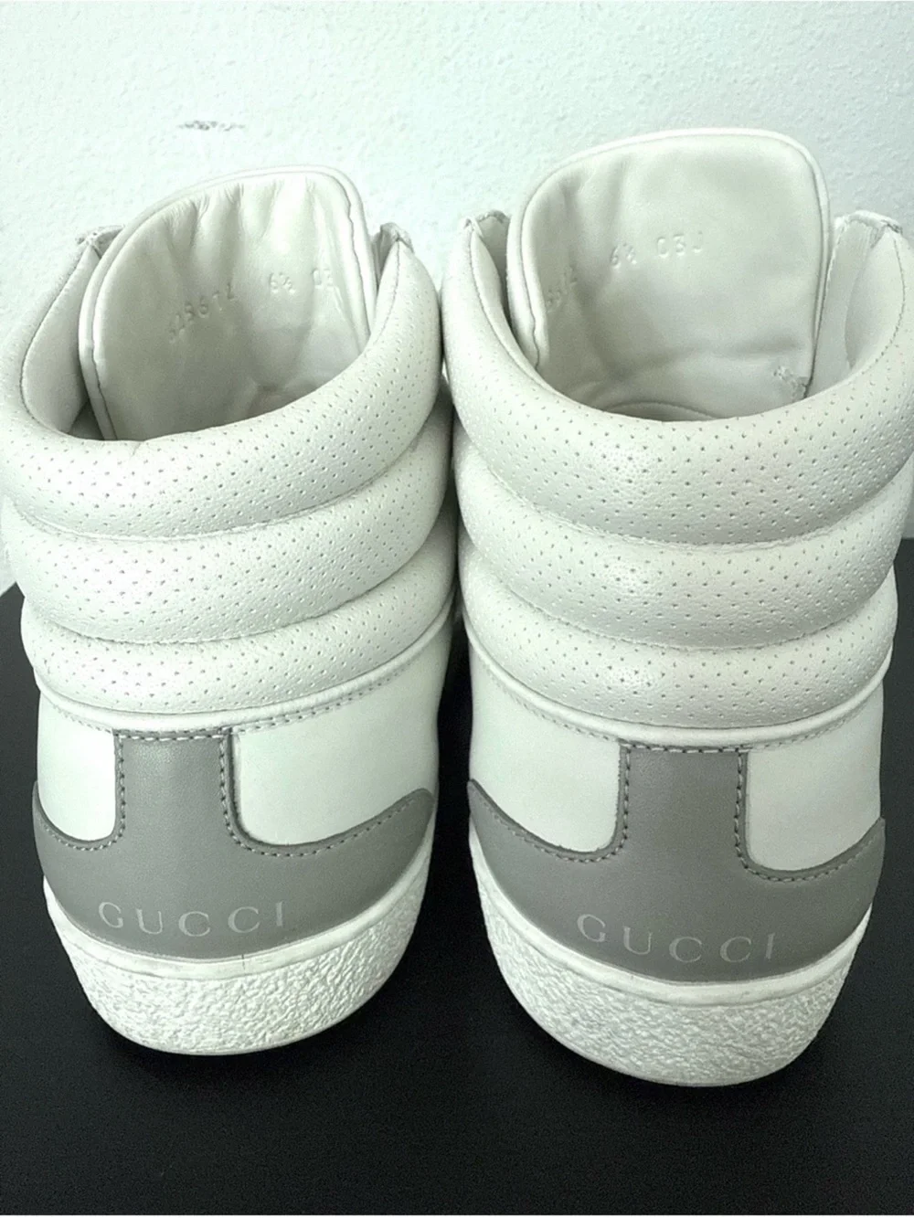 EUC Gucci Ace Interlocking G Logo White Leather High Top Sneakers